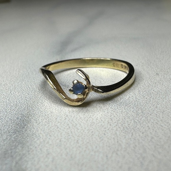 VTG 10K Yellow Gold Blue Sapphire Solitaire Bypass‎ Ring Band Baby Baptism Gift - Picture 3 of 6